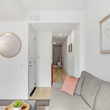 Suite In The Heart Of Downtown Toronto Exterior photo