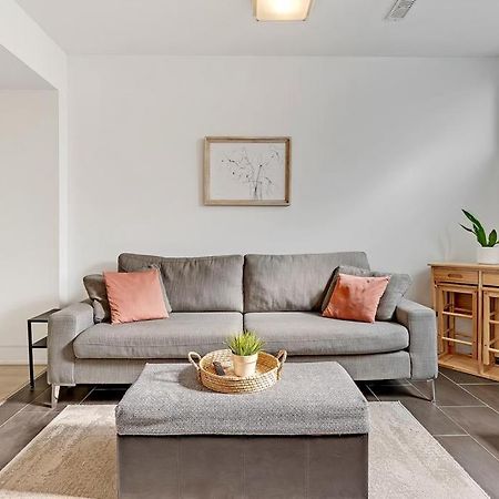 Suite In The Heart Of Downtown Toronto Exterior photo