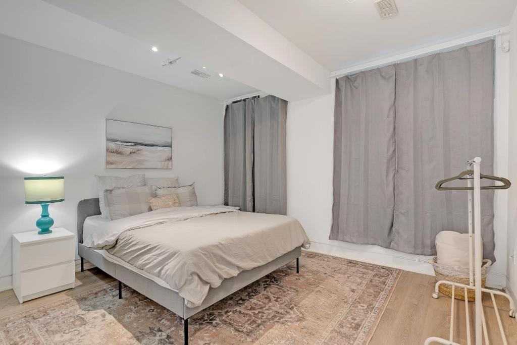 Suite In The Heart Of Downtown Toronto Exterior photo