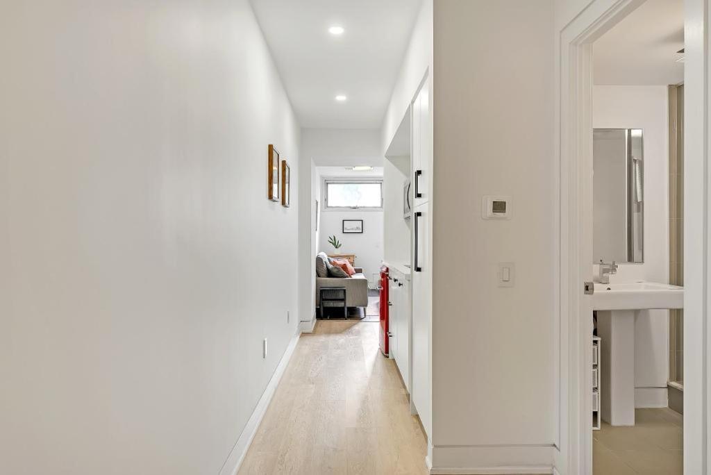 Suite In The Heart Of Downtown Toronto Exterior photo